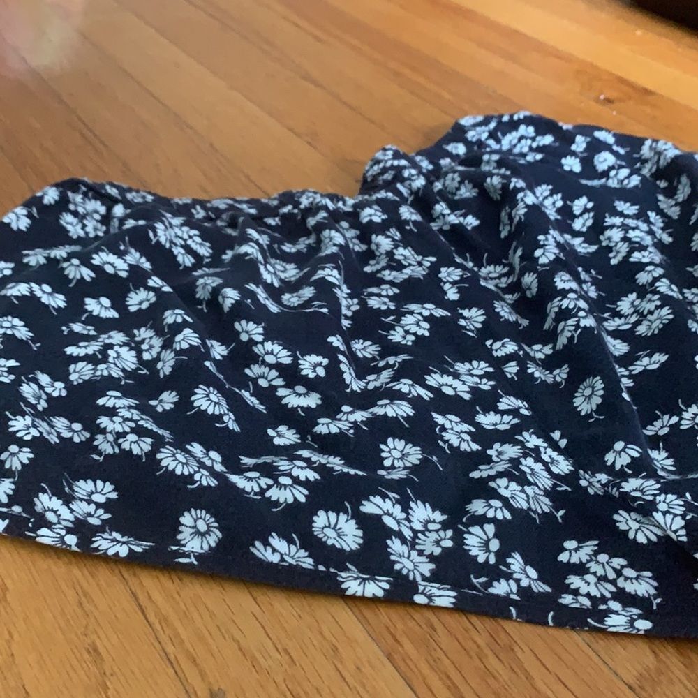 Abercrombie & Fitch Floral Print Shorts — light & airy - Picture 5 of 5